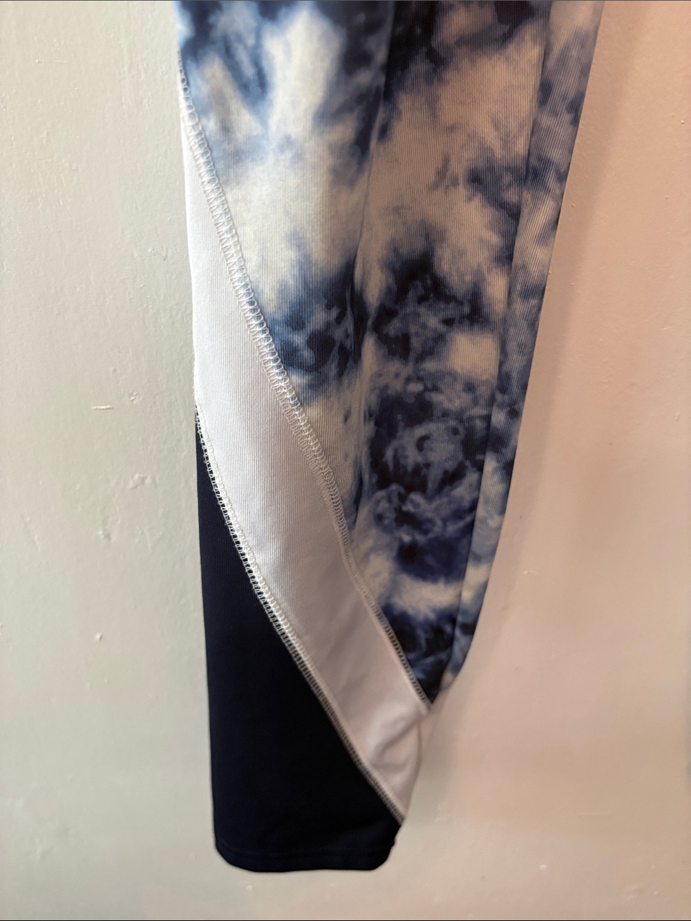 Hollister Blue and White Tie-Dye Leggings Size Small - Picture 5 of 7